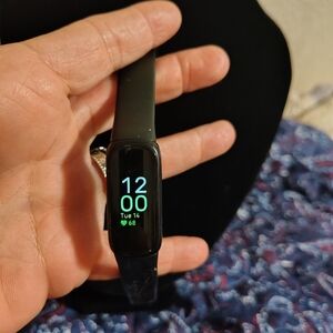 Fitbit Inspire 3 Health & Fitness Tracker Smartwatch with Charger